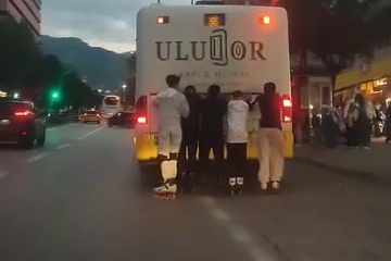 Bursa'da tehlikeli yolculuk: Kazaya ramak kaldı!