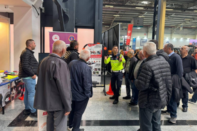 Bursa Tarım ve Hayvancılık Fuarı'nda jandarmadan traktör sürücülerine trafik eğitimi