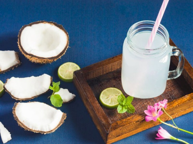 9. Su ve Hindistan cevizi suyu