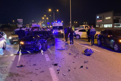 Bursa’da zincirleme kaza: 5 araç birbirine girdi, 3 kişi yaralandı