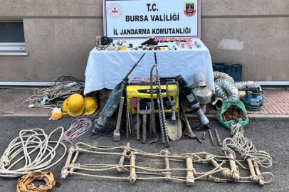 Definecilerin zulasından cephanelik çıktı