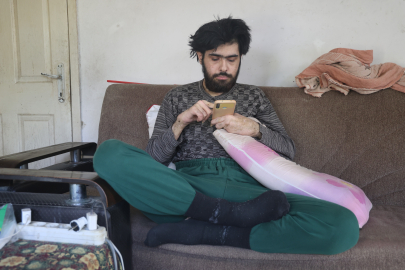 Evden çıkmayan genç 3 yıl sonra ikna edildi: Duş aldı, tıraş oldu