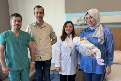 Bebeğe kıkırdak dokusundan "iman tahtası" yapıldı