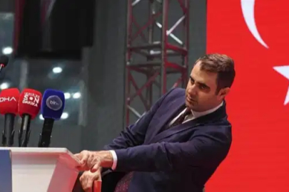 CHP İzmir'de tek aday Çağatay Güç, kürsüde bayıldı