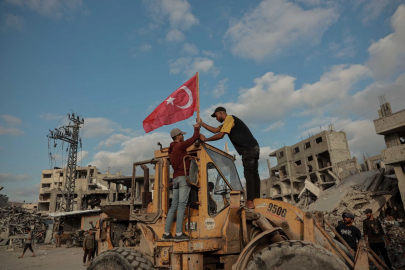 Gazze'de Türk bayraklı konvoy şehre giriş yaptı!