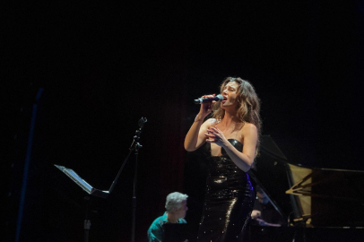 Gökçe Bahadır ve Emir Ersoy Bursa'da konser verdi