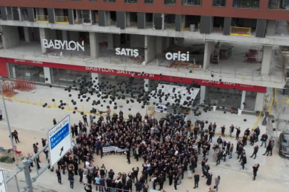 Bursa'da binlerce mağdur gökyüzüne siyah balon bıraktı