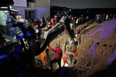 Bursa'da kanalizasyon çukuru kazarken göçük altında kalan 2 kardeş hayatını kaybetti