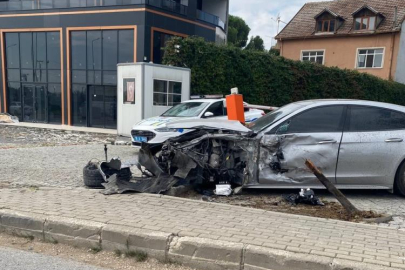 Hurdaya dönen otomobilden yaralı kurtuldu