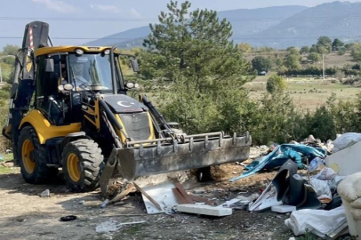 Nilüfer Belediyesi, doğaya atılan molozları kamyon kamyon temizledi