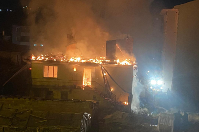 Çankırı'da korkutan yangın : 2 ev, 2 kömürlük ve hafif ticari araç zarar gördü