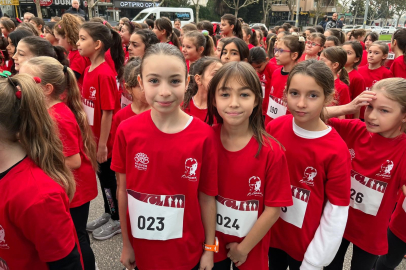 Nilüfer'de gençler ve çocuklar Cumhuriyet için koştu