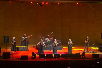 Bursa'da müzik grubu Samida konser verdi