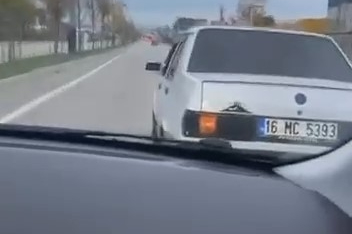 Bursa’da bir otomobil tartıştığı sürücünün önünü kesti