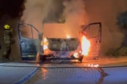 Bursa'da minibüs alev topuna döndü