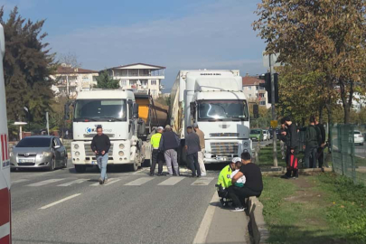 Bursa'da faciadan dönüldü: Tırın çarptığı otomobil metrelerce sürüklendi