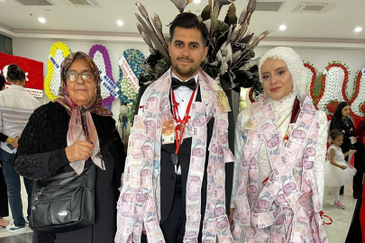 Evlenen tek torununa düğünde ev, araba ve tarla hediye etti