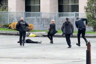 Adliye önünde korku dolu anlar: Başına silah dayadı...