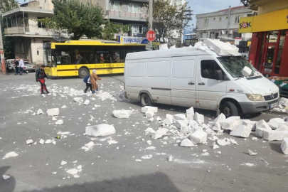 Bursa'da fırtına ortalığı birbirine kattı: Ağaçlar devrildi, çatılar uçtu!