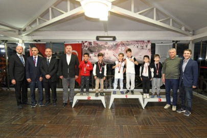 Osmangazi'de satranç ustaları kupalarına kavuştu