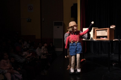 Yıldırım'da çocuklar tiyatroda