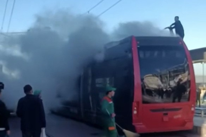 Bursa'da panik anları: Tramvay alevlere teslim oldu
