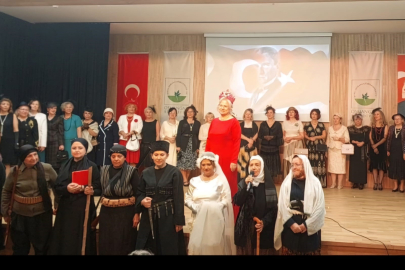 Nilüfer Kadın Korosu'ndan Cumhuriyet defilesi