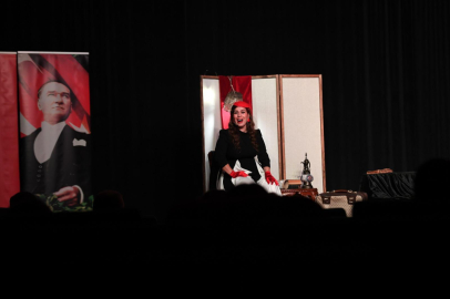 Osmangazi’de Cumhuriyet’in ışığı bu kez sahneye yansıdı