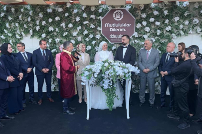 Bakan Göktaş, evlilik kredisinden yararlanan çiftin nikah şahidi oldu