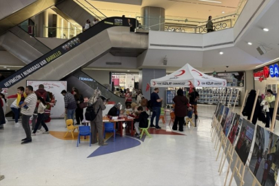 Bursa'da kurulan Kızılay Haftası Sokağı'nda dayanışma anlatılıyor