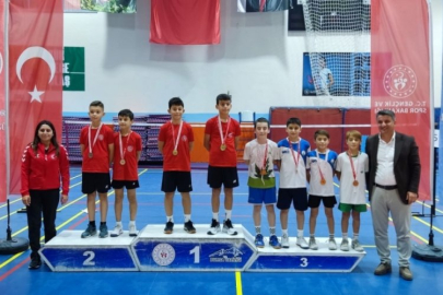 Osmangazili badmintoncular madalyaya doydu