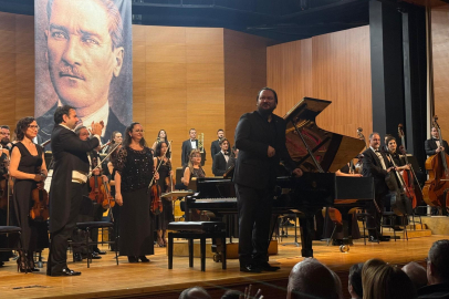 Piyanist Gökhan Aybulus Bursa'da konser verdi