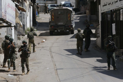 İşgalci İsrail, Batı Şeria'da 9 Filistinliyi gözaltına aldı