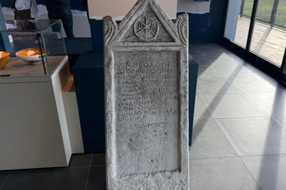 Bazilikada 2 bin yıllık beddua görenleri hayrete düşürdü