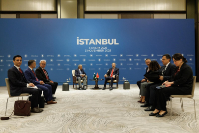 Bakan Fidan, Pakistanlı mevkidaşı Mohammad Ishaq Dar ile bir araya geldi