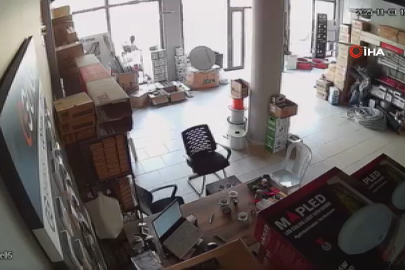 Bursa'da deprem paniği kameraya yansıdı!