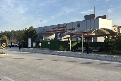 Cani baba 4 yaşındaki kızını cezaevinde hastanelik etti