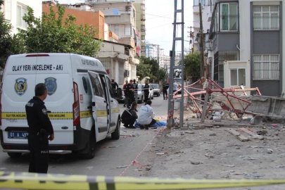 Demir iskele yıkıldı: Bir işçi olay yerinde can verdi