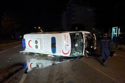 Samsun’da otomobil ile çarpışan ambulanstaki 5 kişi yaralandı