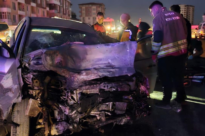 Otomobil ile minibüs çarpıştı: 11 yaralı