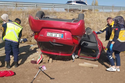 Otomobil şarampole yuvarlandı: 1 ölü, 2 yaralı