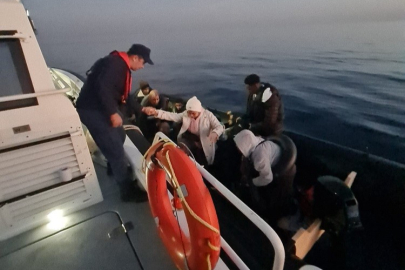 Kuşadası açıklarında 14 düzensiz göçmen yakalandı