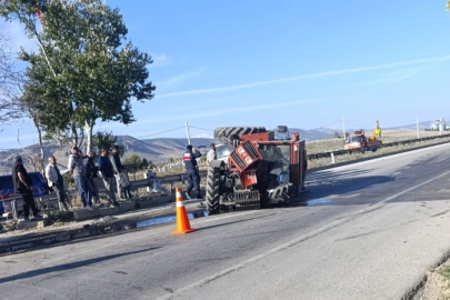 Otomobille çarpışan traktör ikiye bölündü