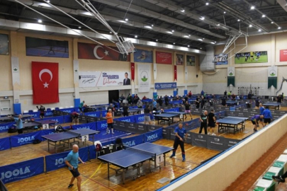 Masa tenisinin ustaları Osmangazi'de buluştu