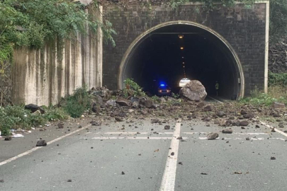Sarp Sınır Kapısı yolunda heyelan