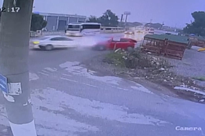 İki otomobil çarpıştı: 2 ölü, 4 yaralı