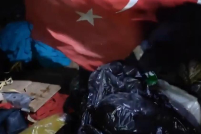 Çöp karıştırırken bulduğu bayrağı bakın ne yaptı