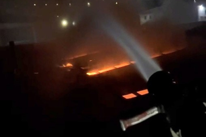 Kuruyemiş fabrikasında korkutan yangın 16 itfaiye aracı seferber oldu