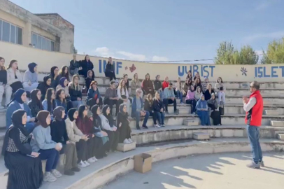 Bursa polisi, okul okul gezerek öğrencileri bilgilendirdi