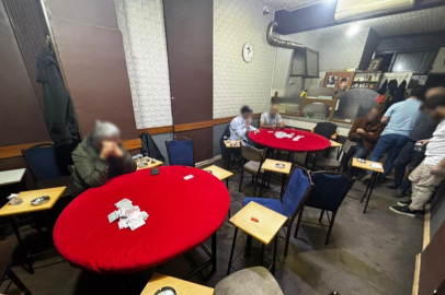 Kıraathaneye gece kumar baskını